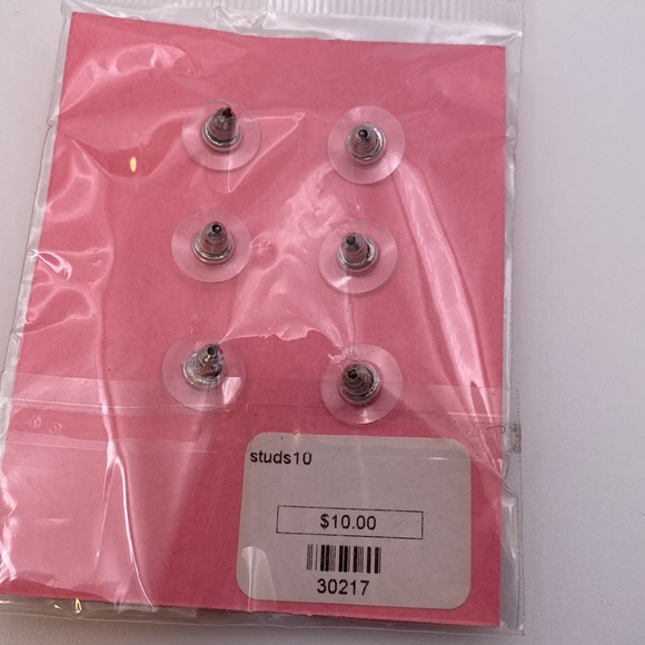 🎁 3 For $15. NWT!! Set of 3 silver tone puffed heart stud earrings - Picture 2 of 3